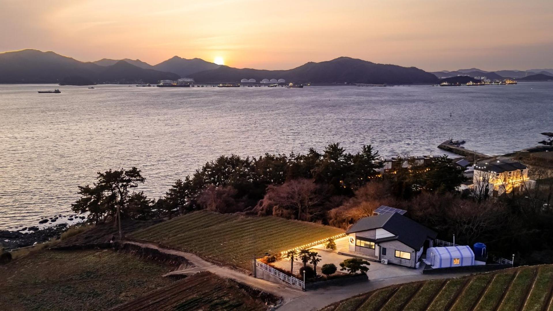 Namhae Mansion Morak Hotel Bagian luar foto